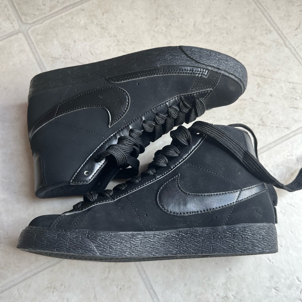 NIKE Wmns Blazer High 'Triple Black'
